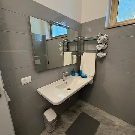 住宿加早餐酒店 La Gran Dama 阿布鲁齐的罗塞托